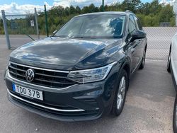 Grå Begagnad 2022 VW Tiguan Executive SUV | 329 000 kr (Marknadspris)