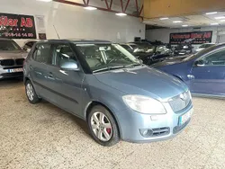 Ljusgrå Begagnad 2009 Skoda Fabia Halvkombi | 39 900 kr (Marknadspris)