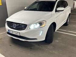 Vit Begagnad 2015 Volvo XC60 Momentum SUV | 128 000 kr (Marknadspris)