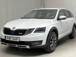 Vit Begagnad 2020 Skoda Octavia Scout Kombi | 209 000 kr (Marknadspris)