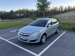 Grå Begagnad 2009 Opel Astra Halvkombi | 30 000 kr (Marknadspris)