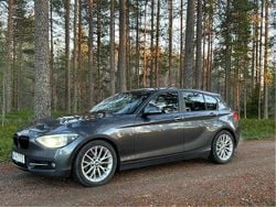 Grå Begagnad 2013 BMW 120 Sport Line Halvkombi | 99 000 kr (Marknadspris)