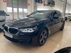 Svart Begagnad 2022 BMW 530e Kombi | 419 000 kr (Marknadspris)