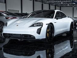 Vit Begagnad 2020 Porsche Taycan Turbo S Chrono Sedan | 949 500 kr