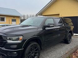 Svart Begagnad 2022 RAM 1500 Pickup | 760 000 kr (Bra pris)