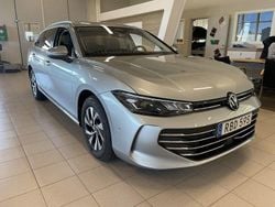 Silver (oyster silver metallic) Begagnad 2024 VW Passat Business Kombi | 337 000 kr (Lite dyr)