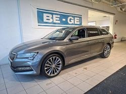 Grå Begagnad 2024 Skoda Superb LAURIN & KLEMENT Kombi | 399 900 kr (Lite dyr)