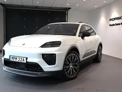 Vit (white) Begagnad 2024 Porsche Macan SUV | 1 050 000 kr (Marknadspris)