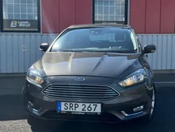 Grå Begagnad 2015 Ford Focus Titanium Halvkombi | 109 900 kr (Marknadspris)