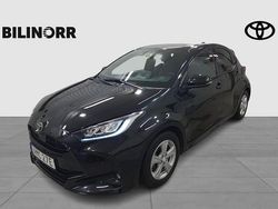 Svart Begagnad 2024 Toyota Yaris Hybrid Style Halvkombi | 269 900 kr