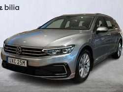 Silver Begagnad 2023 VW Passat Executive Kombi | 359 000 kr (Marknadspris)