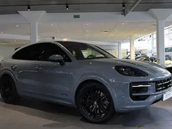 Grå Begagnad 2024 Porsche Cayenne SUV | 1 755 000 kr