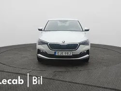 Silver (brilliant silver metallic) Begagnad 2023 Skoda Scala Halvkombi | 229 500 kr (Marknadspris)