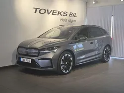 Grå (graphite grey metallic) Begagnad 2025 Skoda Enyaq iV SportLine SUV | 559 900 kr (Marknadspris)