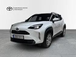 Vit Begagnad 2023 Toyota Yaris Cross Active SUV | 269 900 kr (Marknadspris)