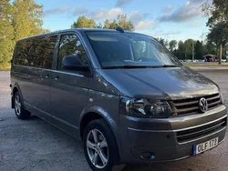 Grå Begagnad 2015 VW Caravelle Trendline Minibuss | 235 000 kr (Dyr)