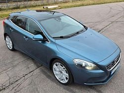 Blå Begagnad 2012 Volvo V40 Momentum Kombi | 100 000 kr (Lite dyr)
