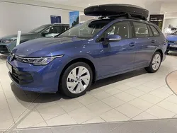 Mörkblå (blå) Ny 2024 VW Golf VIII Life Kombi | 339 000 kr (Marknadspris)