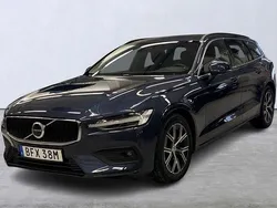 Mörkblå Begagnad 2023 Volvo V60 Core Kombi | 339 900 kr (Bra pris)