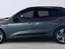 Grå Begagnad 2024 Audi Q8 e-tron S-Line SUV | 639 000 kr (Superpris)