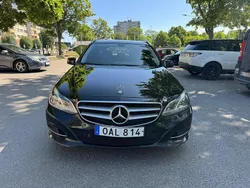 Svart Begagnad 2016 Mercedes E220 Avantgarde Kombi | 100 000 kr