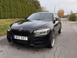 Svart Begagnad 2014 BMW M135 M Sport Halvkombi | 210 000 kr (Marknadspris)