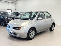 Silver (silvermetallic) Begagnad 2004 Nissan Micra Acenta Halvkombi | 29 900 kr (Marknadspris)