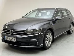 Mörkgrå Begagnad 2021 VW Passat | 185 000 kr