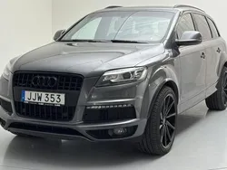 Grå Begagnad 2010 Audi Q7 Advanced SUV | 130 000 kr