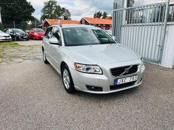 Ljusgrå Begagnad 2009 Volvo V50 Momentum Kombi | 89 900 kr (Dyr)