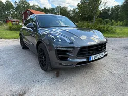 Mörkgrå (grå) Begagnad 2017 Porsche Macan GTS Sport SUV | 418 800 kr (Marknadspris)