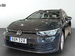 Grå Begagnad 2022 VW Golf VIII Life Kombi | 269 900 kr (Marknadspris)