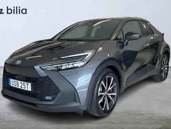 Grå Begagnad 2025 Toyota C-HR SUV | 379 900 kr