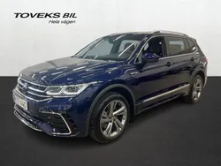 Mörkblå (atlantic blue metallic) Begagnad 2024 VW Tiguan Allspace R-line SUV | 484 900 kr (Marknadspris)