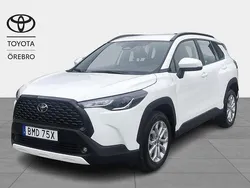 Vit Begagnad 2024 Toyota Corolla Cross Active SUV | 359 900 kr (Marknadspris)