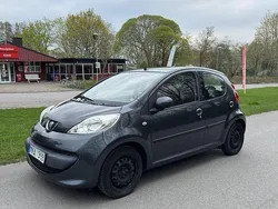 Grå Begagnad 2008 Peugeot 107 Halvkombi | 29 900 kr (Marknadspris)