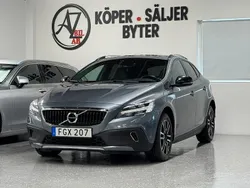 Grå Begagnad 2016 Volvo V40 CC Momentum Kombi | 144 900 kr (Marknadspris)