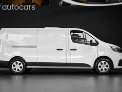 Vit Begagnad 2023 Renault Trafic Van | 548 750 kr
