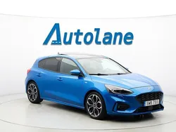 Mörkblå Begagnad 2018 Ford Focus ST-Line Halvkombi | 149 900 kr (Marknadspris)