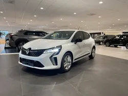 Vit Ny 2024 Renault Clio V Evolution Halvkombi | 232 800 kr (Marknadspris)
