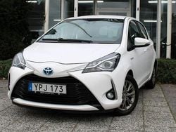 Vit Begagnad 2017 Toyota Yaris Hybrid Active Halvkombi | 129 900 kr (Marknadspris)