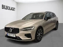 Ljusgrå Begagnad 2024 Volvo V60 Plus Kombi | 489 800 kr (Marknadspris)