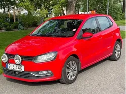 Röd Begagnad 2015 VW Polo Halvkombi | 90 000 kr (Marknadspris)