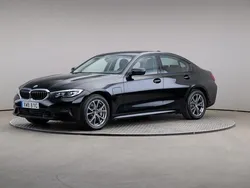 Svart Begagnad 2021 BMW 330e Sport Line Sedan | 279 000 kr (Marknadspris)