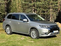 Silver Begagnad 2019 Mitsubishi Outlander P-HEV Comfort Edition SUV | 179 000 kr (Marknadspris)