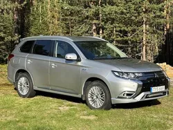 Silver Begagnad 2019 Mitsubishi Outlander P-HEV Comfort Edition SUV | 179 000 kr (Marknadspris)