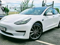 Vit Begagnad 2021 Tesla Model 3 Standard Range Plus Sedan | 219 000 kr (Bra pris)