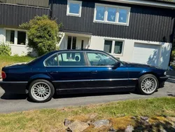 Mörkblå Begagnad 1999 BMW 740L Sedan | 129 000 kr