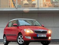 Röd Begagnad 2013 Skoda Fabia Elegance Halvkombi | 58 900 kr (Lite dyr)
