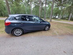 Grå Begagnad 2017 BMW 218 Active Tourer Advantage Minibuss | 115 000 kr (Marknadspris)